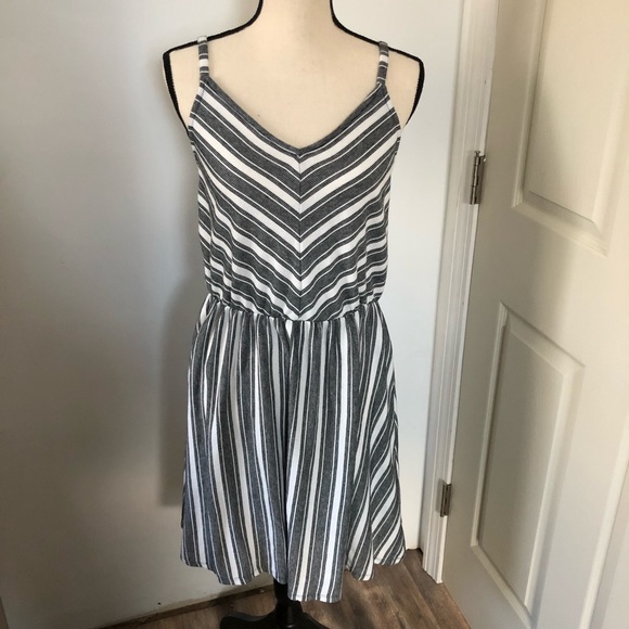 Universal Thread Dresses & Skirts - 🥑 3/$25 Universal Thread striped dress Size Large